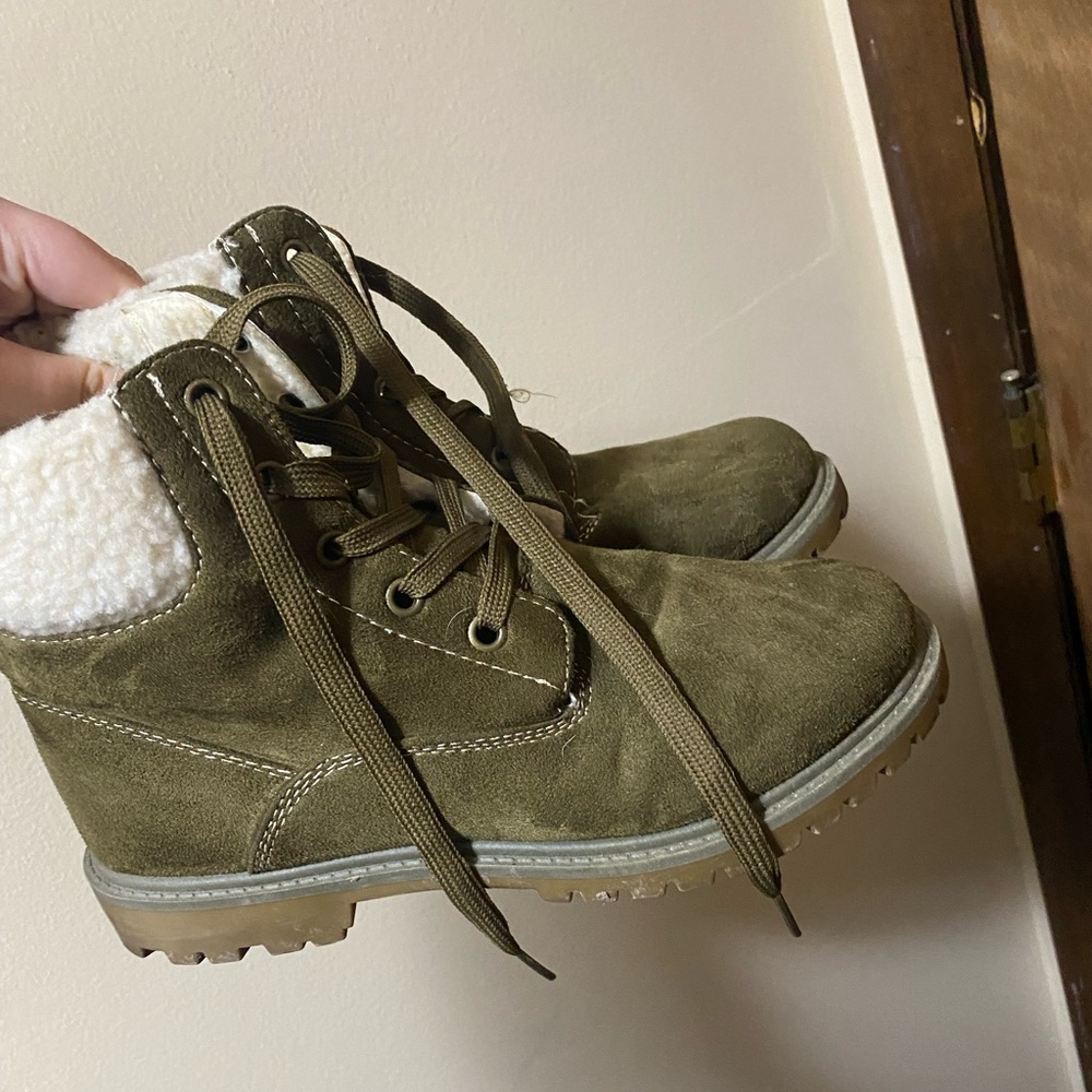 Olive green, Sherpa lined booties Size 8